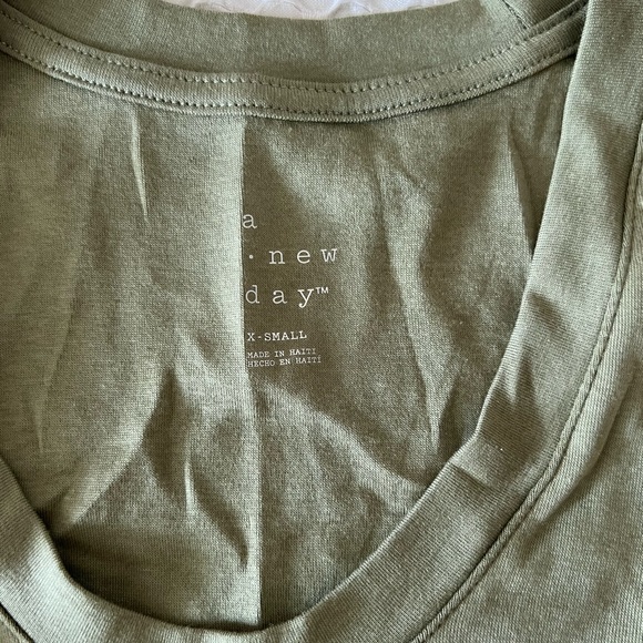A new day green tank top XS - Picture 3 of 3